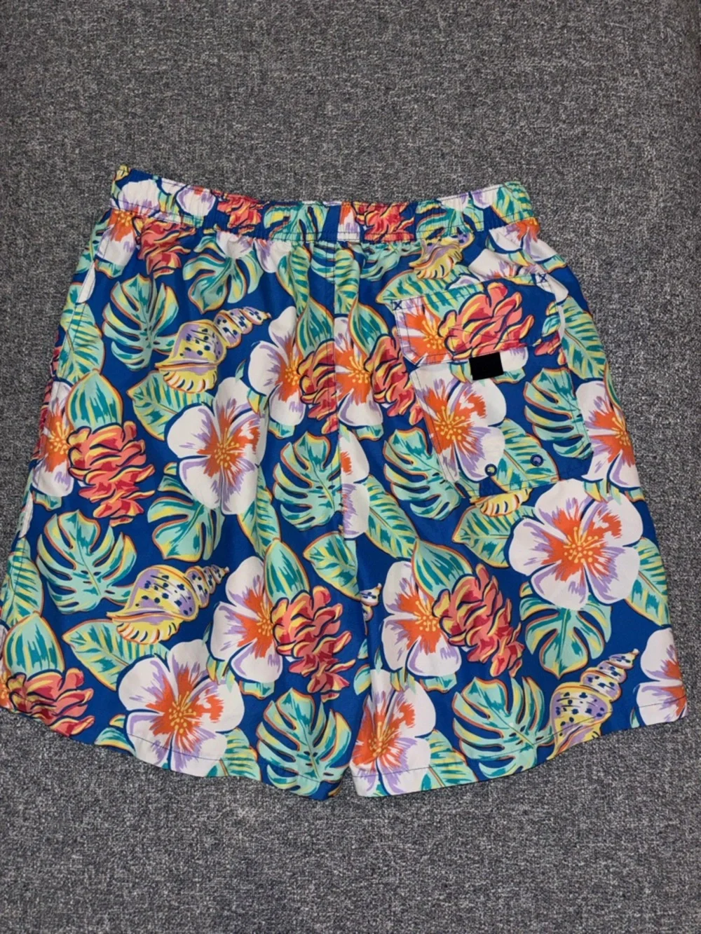 Vineyard Vines floral Hawaiian Chappy swim trunks shorts no liner size Medium